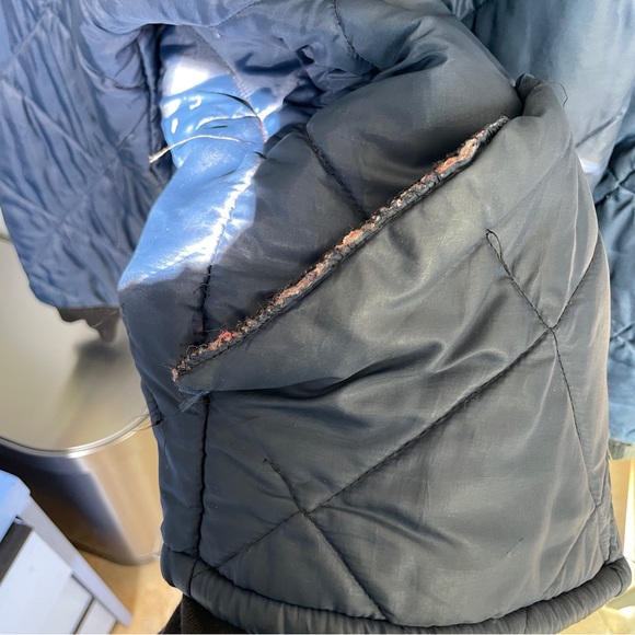 USED waffled nylon jacket is a good lightweight zip up. Sold as is. - Picture 4 of 6